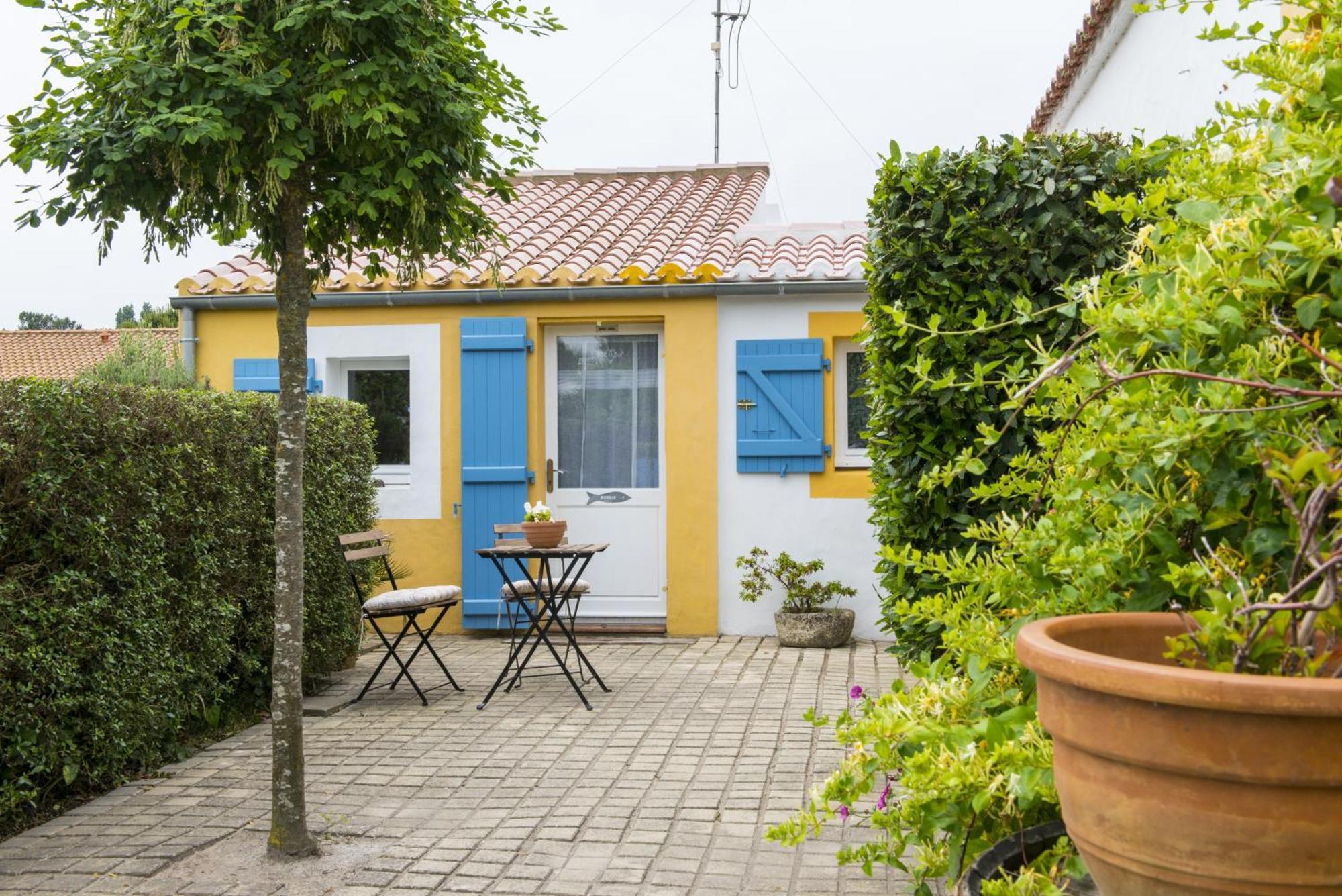 Les Yeux Bleus Bed & Breakfast 누아르무티에 앙 릴 객실 사진