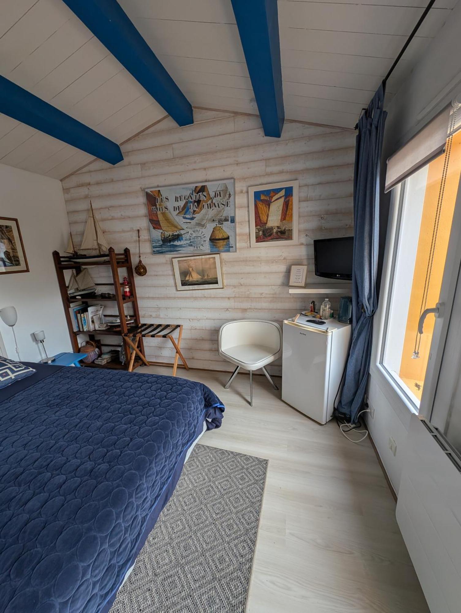 Les Yeux Bleus Bed & Breakfast 누아르무티에 앙 릴 외부 사진