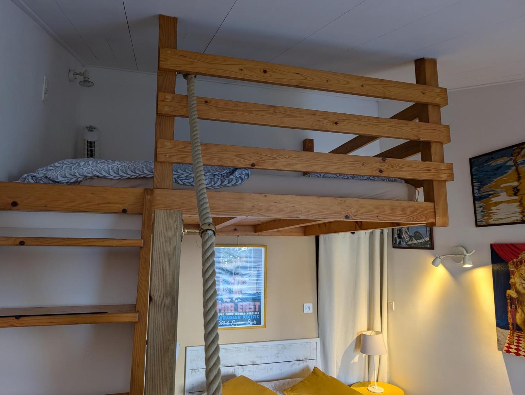 Les Yeux Bleus Bed & Breakfast 누아르무티에 앙 릴 외부 사진