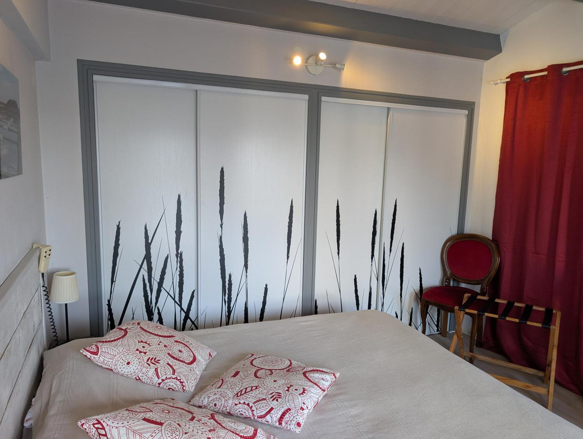 Les Yeux Bleus Bed & Breakfast 누아르무티에 앙 릴 객실 사진