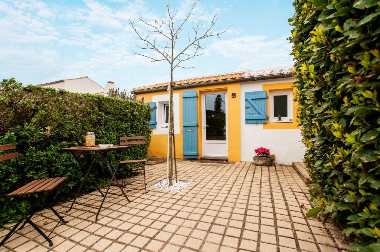 Les Yeux Bleus Bed & Breakfast 누아르무티에 앙 릴 외부 사진